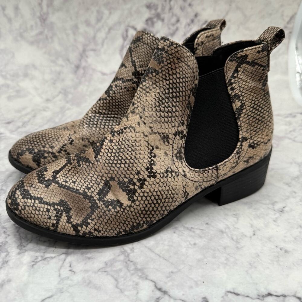 Cityclassified Brown Snakeskin Ankle Boots. Size 7.5. In excellent condition!